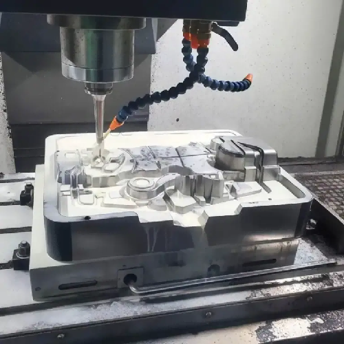 Môi trường xưởng thực tế dùng cho gia công CNC và sản xuất linh kiện cơ khí.