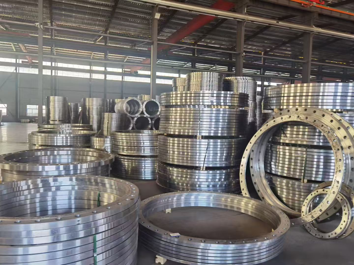 Bố trí thiết bị và dây chuyền sản xuất hỗ trợ sản xuất hàng loạt và nguồn cung ổn định.