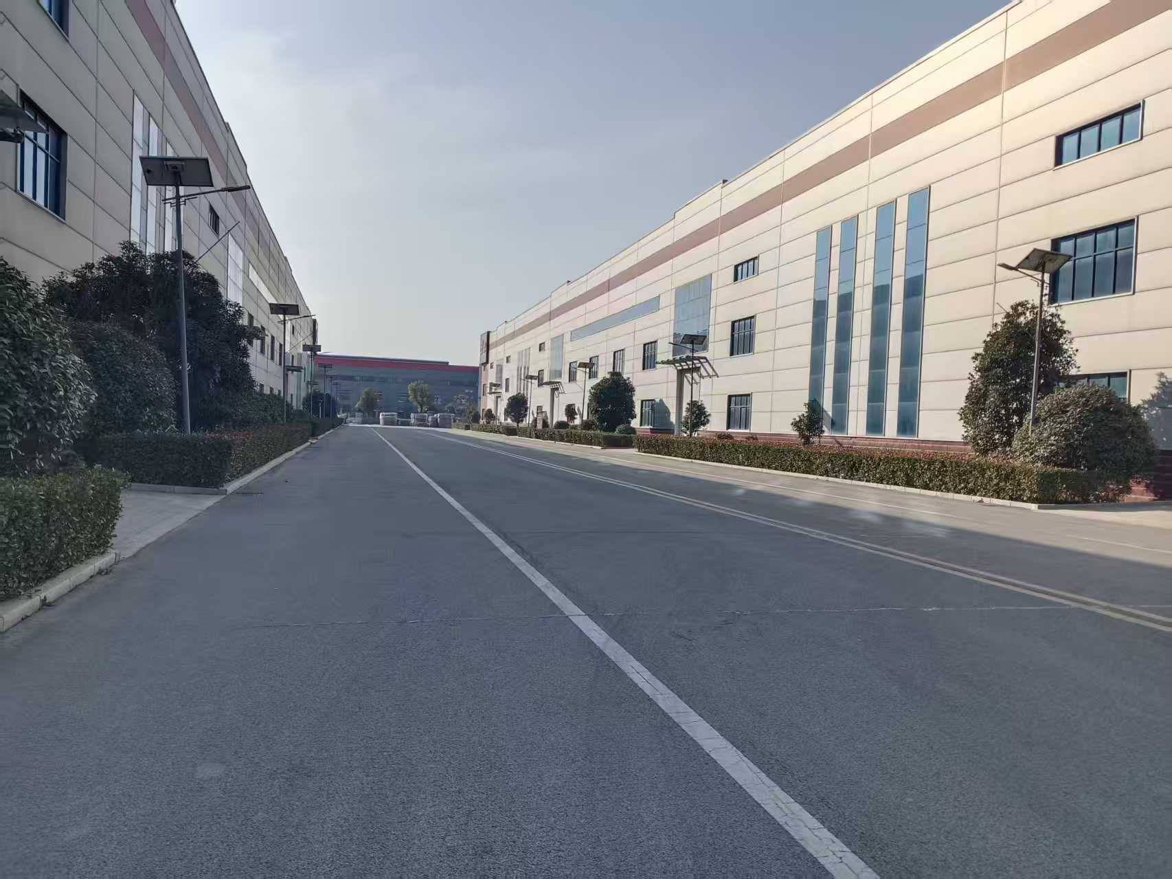 Môi trường xưởng thực tế dùng cho gia công CNC và sản xuất linh kiện cơ khí.
